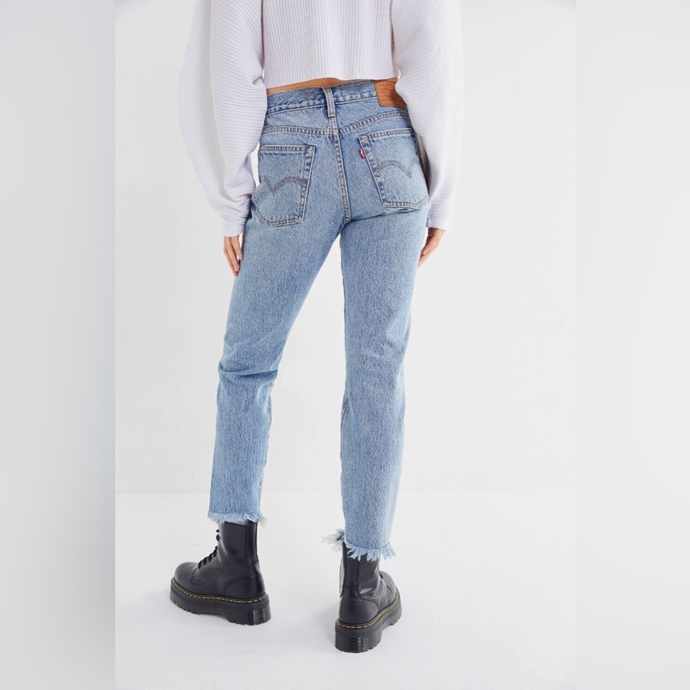 Levi’s Wedgie Icon Jeans in Shut Up- Size 29